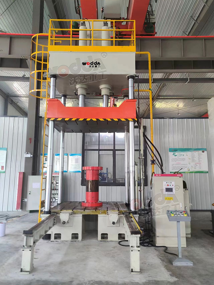 200噸四柱液壓機(jī)帶移動(dòng)工作臺(tái)客戶現(xiàn)場(chǎng) 200噸四柱液壓機(jī)帶移動(dòng)工作臺(tái)客戶現(xiàn)場(chǎng)